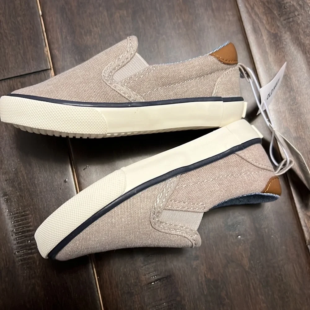 NWT Old Navy Baby Boys Canvas Mollusk slip on shoes!